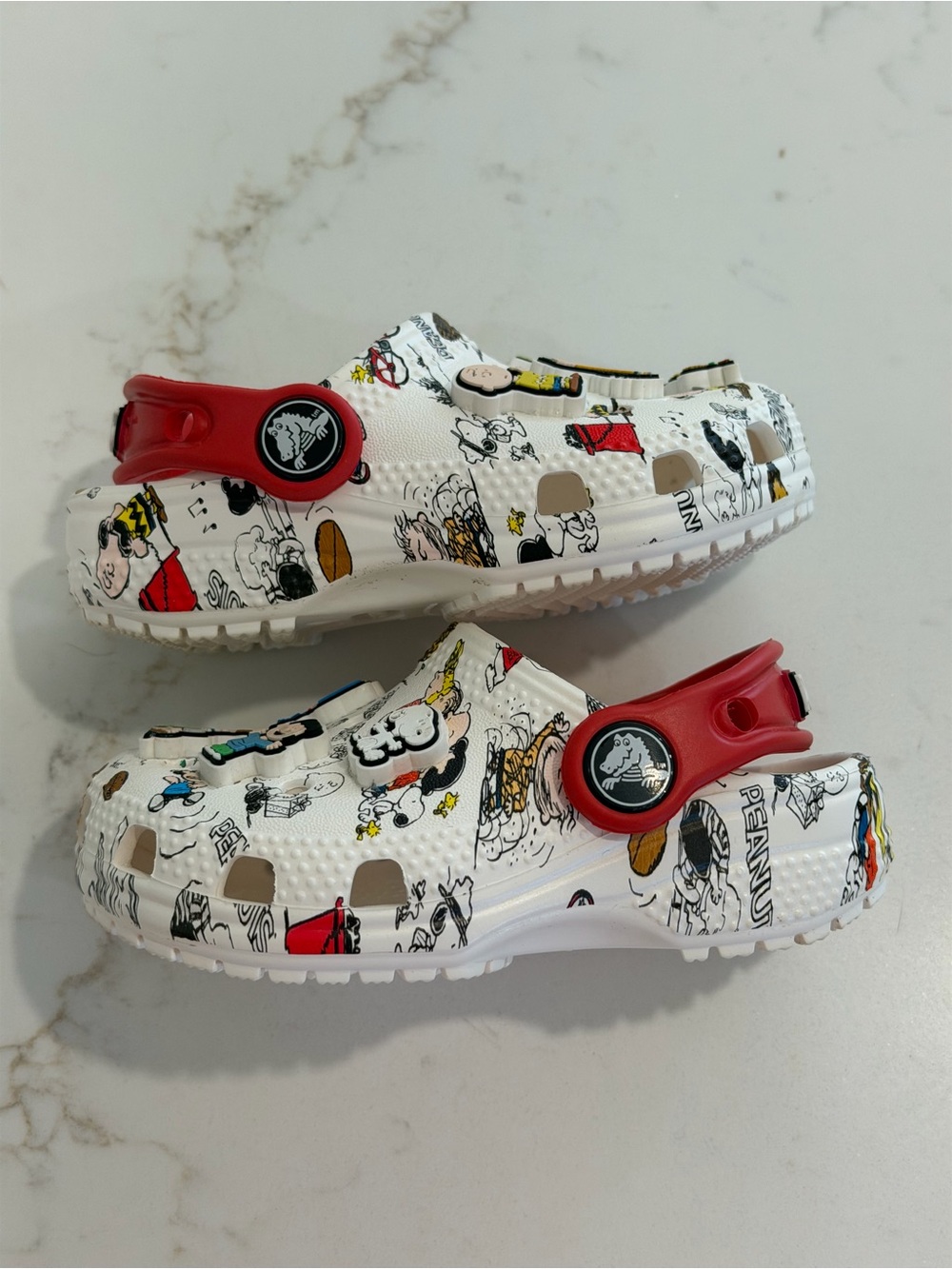 Peanuts Print Kids Clogs with Red Strap - Picture 5 of 6